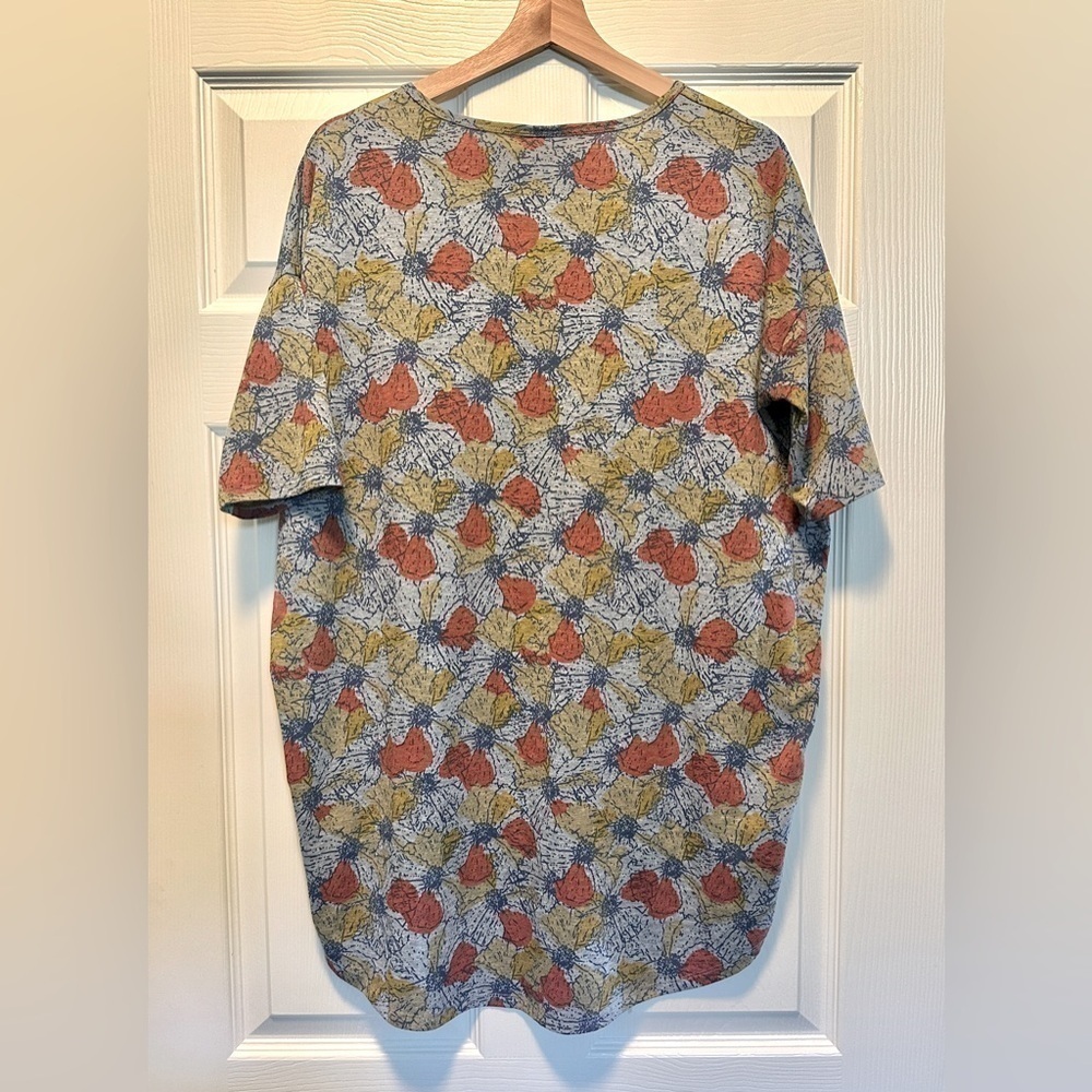 LuLaRoe Irma floral tunic - Picture 2 of 4